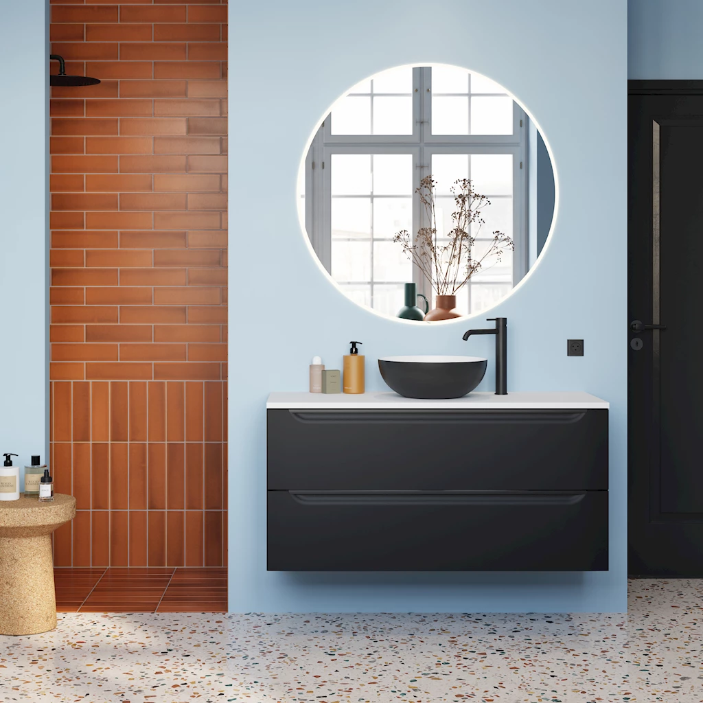 Linn Bad og Mari-serien. Her i sort matt 120 cm